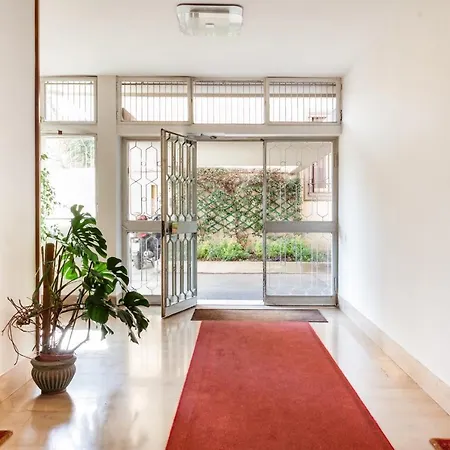 Open The Classic Wooden Shutters At A Cozy Nest Appartamento *