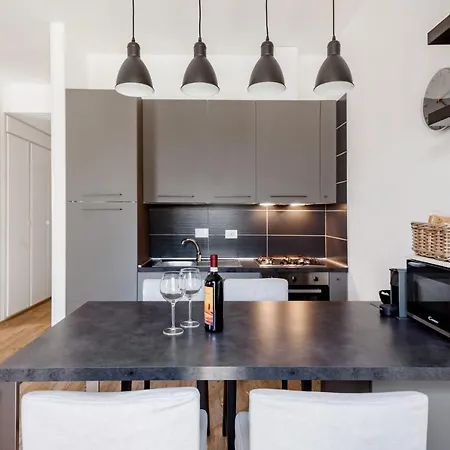 Appartamento Open The Classic Wooden Shutters At A Cozy Nest Firenze