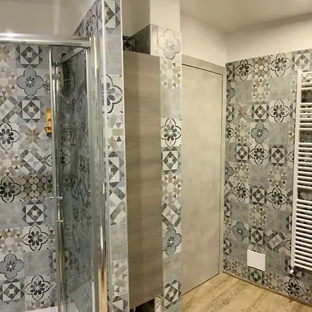 Appartamento Open The Classic Wooden Shutters At A Cozy Nest