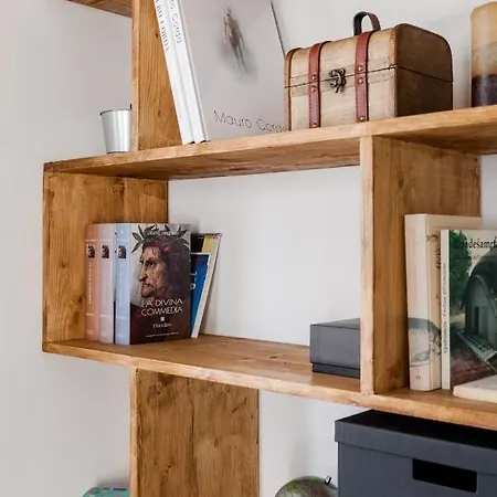 Open The Classic Wooden Shutters At A Cozy Nest Apartamento Florencia