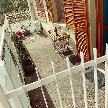 Apartamento Open The Classic Wooden Shutters At A Cozy Nest Florencia
