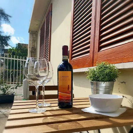 Apartamento Open The Classic Wooden Shutters At A Cozy Nest *