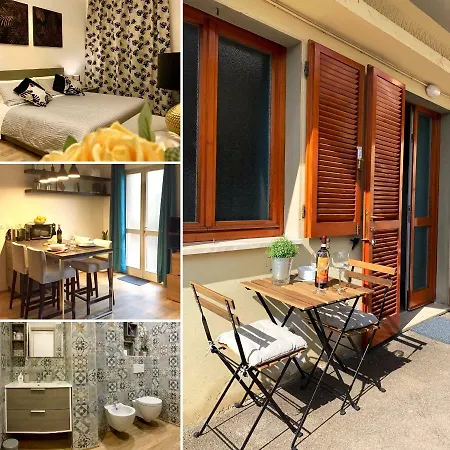Open The Classic Wooden Shutters At A Cozy Nest 아파트 피렌체